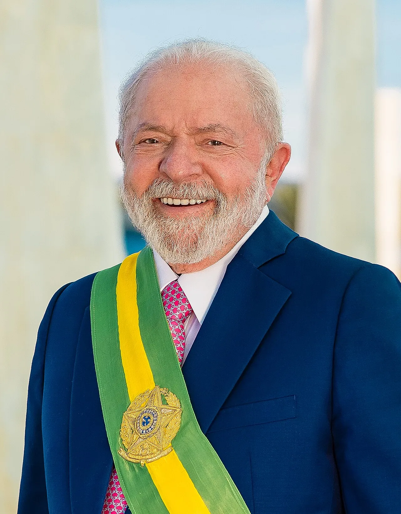 Officieel portret van de Braziliaanse president Luiz Inácio Lula da Silva met de presidentiële sjerp.