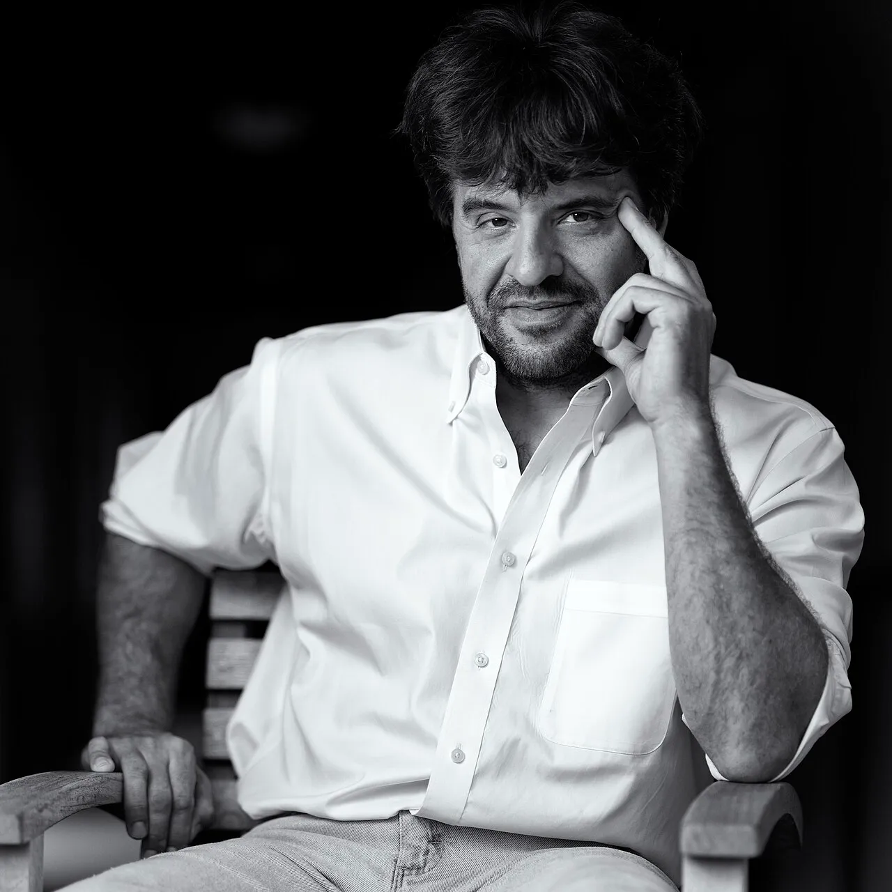 Portret van Karl Deisseroth, een van de Nobelprijswinnaars Geneeskunde 2026 voor optogenetica.