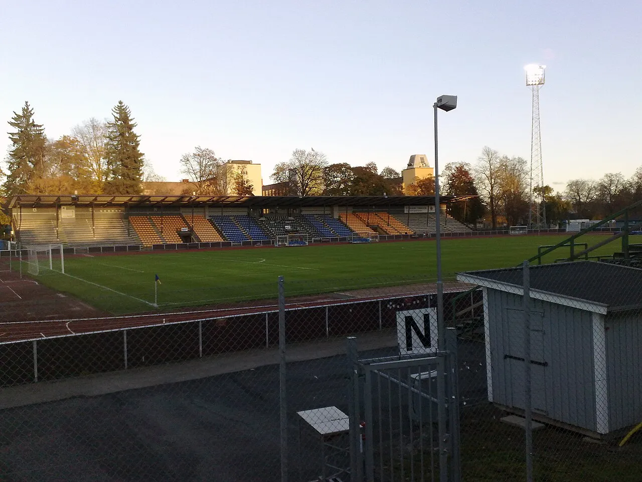 De hoofdtribune van Studenternas IP in Uppsala, het thuisstadion van IK Sirius.