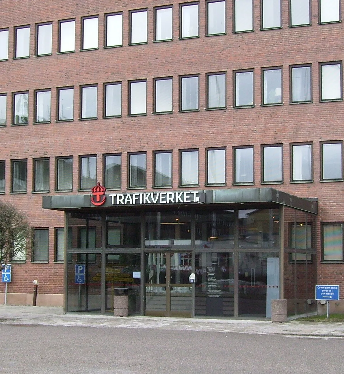 Ingang van een kantoorgebouw van Trafikverket (de Zweedse verkeersdienst) in Eskilstuna.